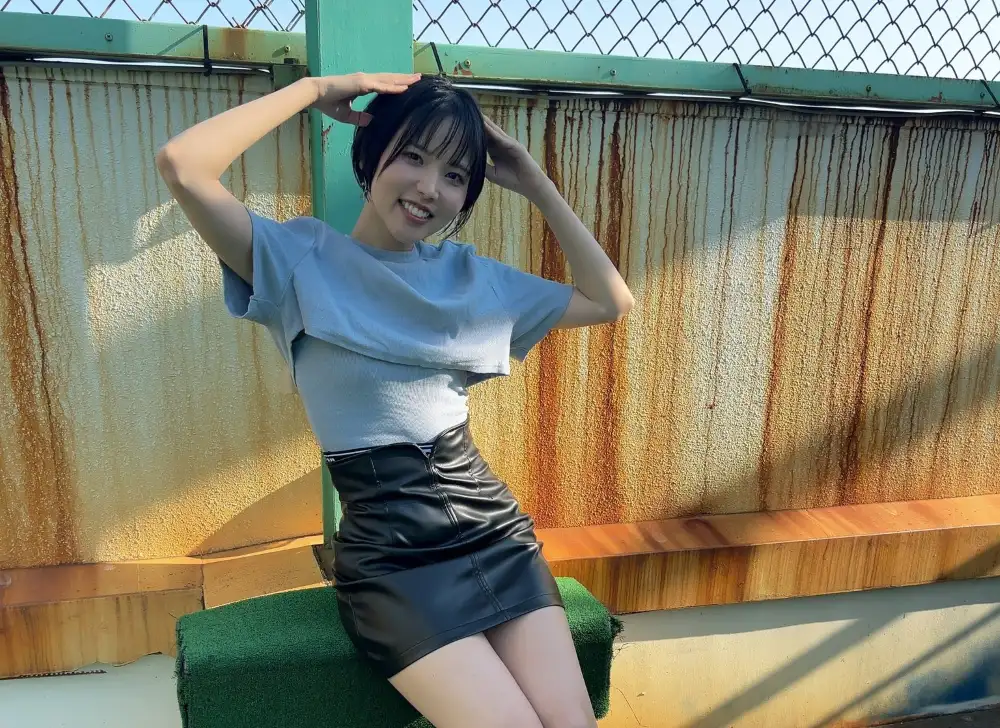 户外黑色皮裙摆拍 - outdoor black leather skirt posing photography - 야외 검은 가죽 스커트 포즈 촬영 - chụp ảnh tạo dáng váy da đen ngoài trời - 屋外ブラックレザースカートポーズ撮影